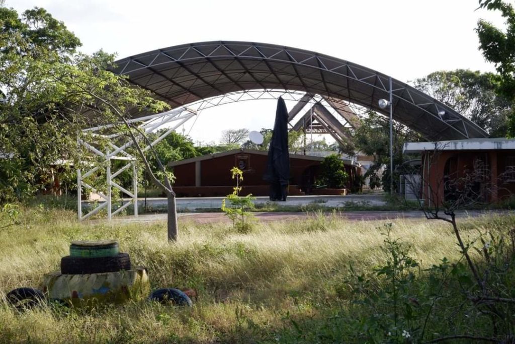 Exigen maestros a la SEQ repare escuelas abandonadas y vandalizadas