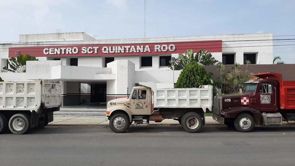 GOBIERNO ADEUDA 72 MDP|| Protestan volqueteros de Chetumal contra Comunicaciones y Transporte