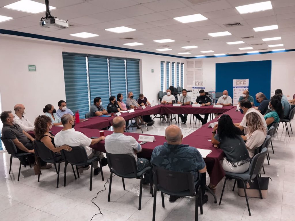 Limpia de ambulantes en la quinta avenida y zona turística de Playa del Carmen, exigen empresarios