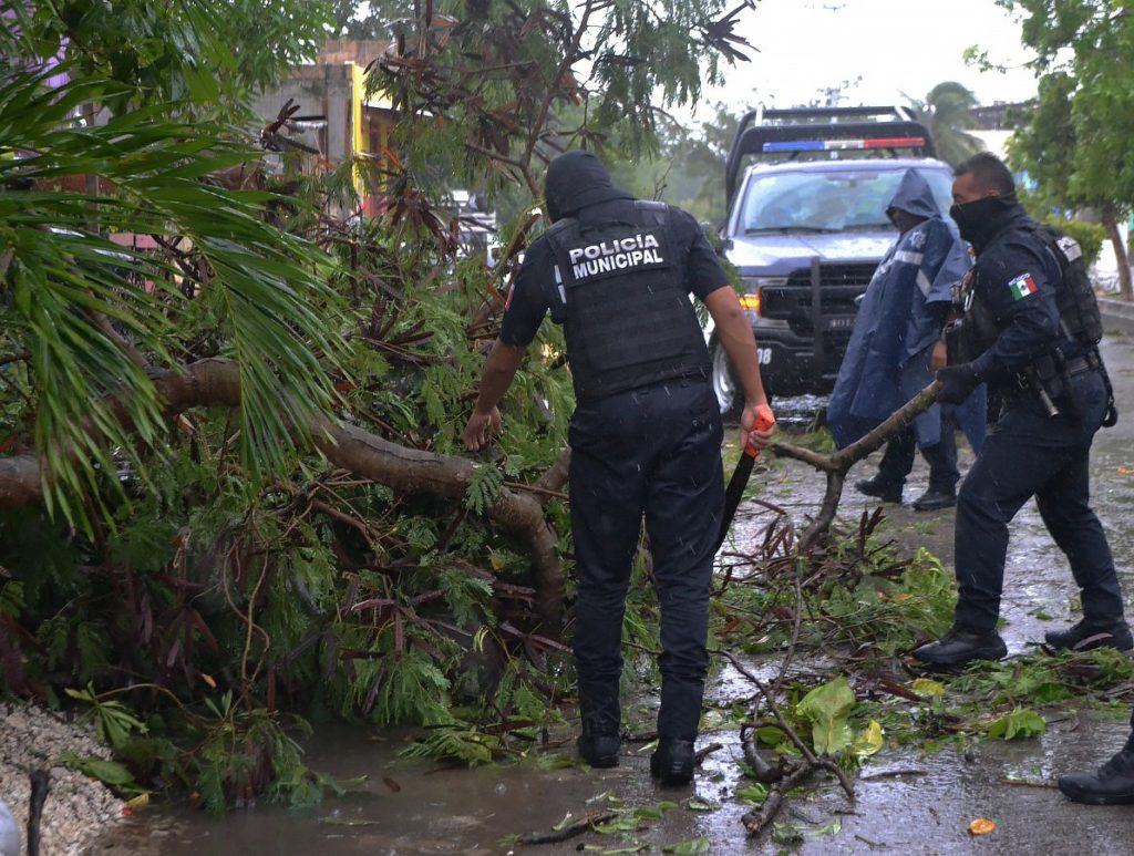 Activan operativo tormenta en Playa del Carmen tras el paso de “Grace”