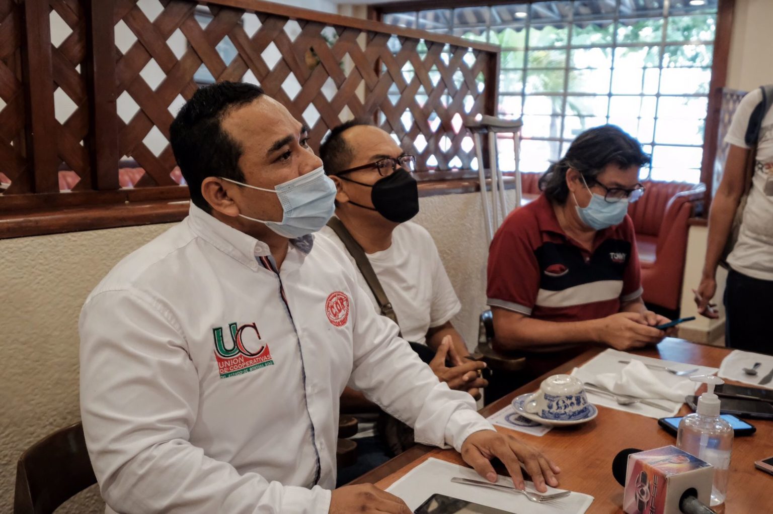 Acusa la COR operativos ilegales en contra de mototaxis