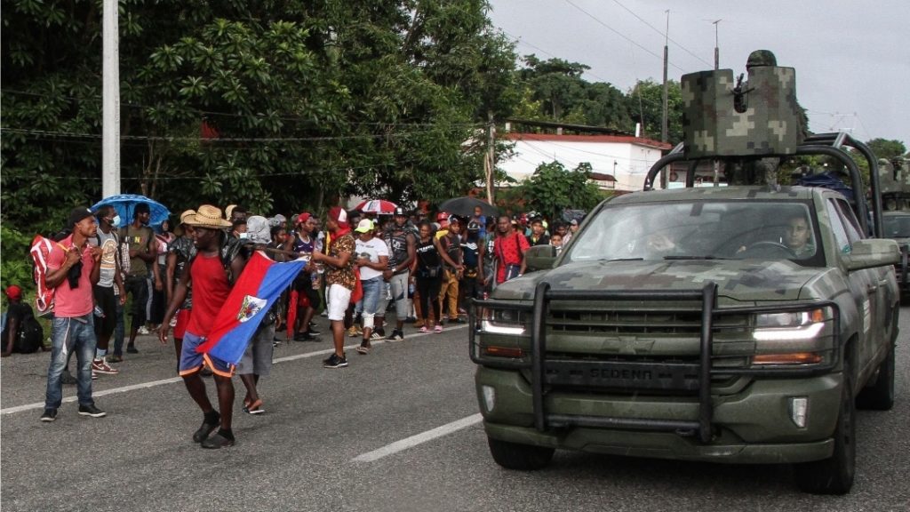 Detención y deportación de migrantes es para cuidarlos, justifica AMLO