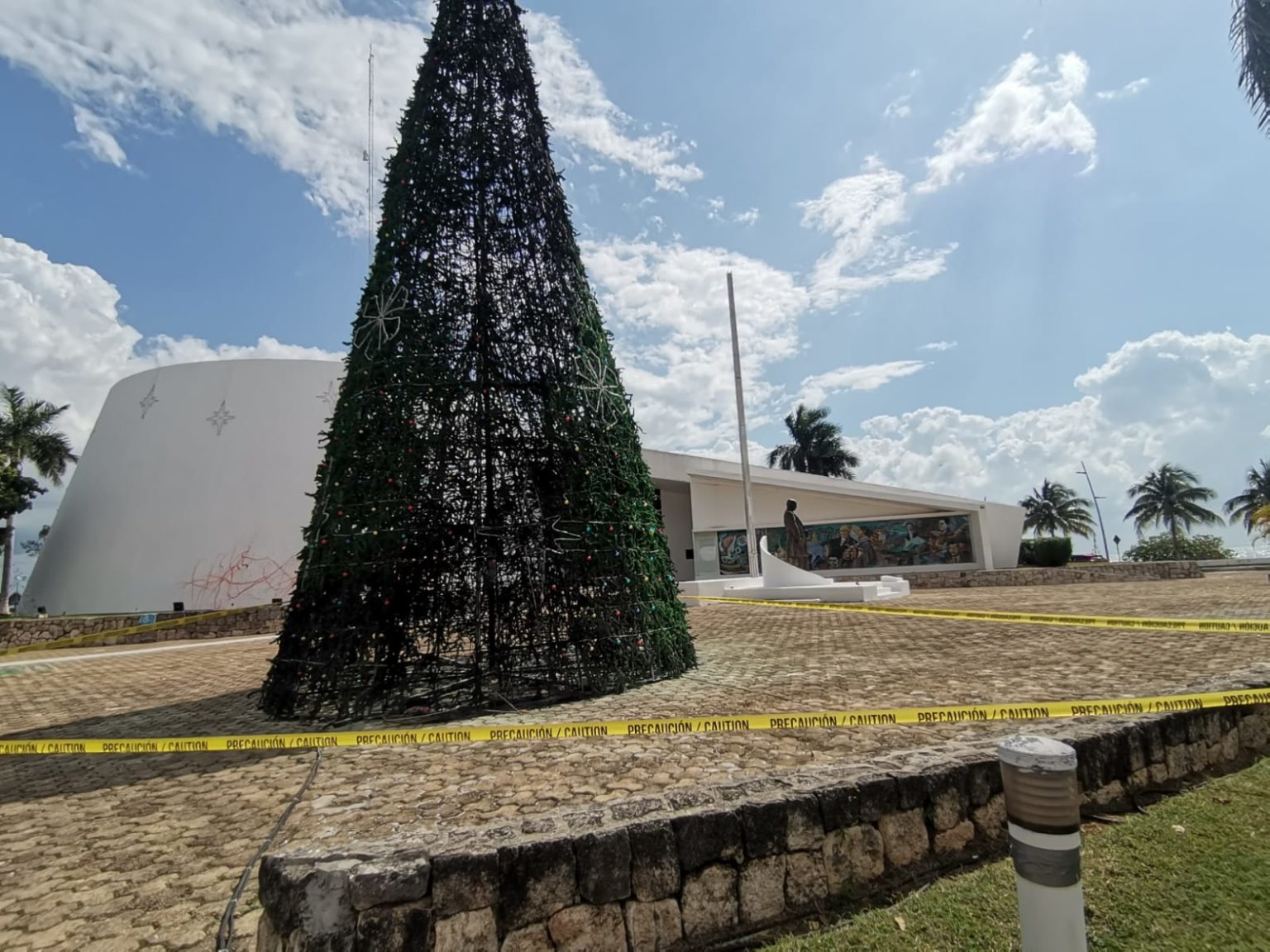 Reforzará Congreso vigilancia tras incendio al árbol de Navidad