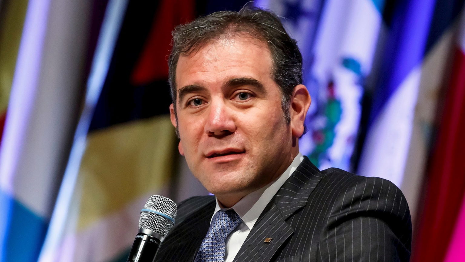 Acusa Lorenzo Córdova persecución contra consejeros del INE