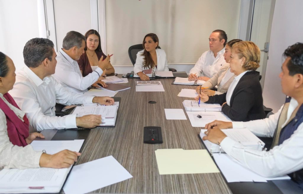CRISTINA, REYNA Y ANAHÍ || Presenta Mara Lezama a integrantes de la Comisión de Recepción