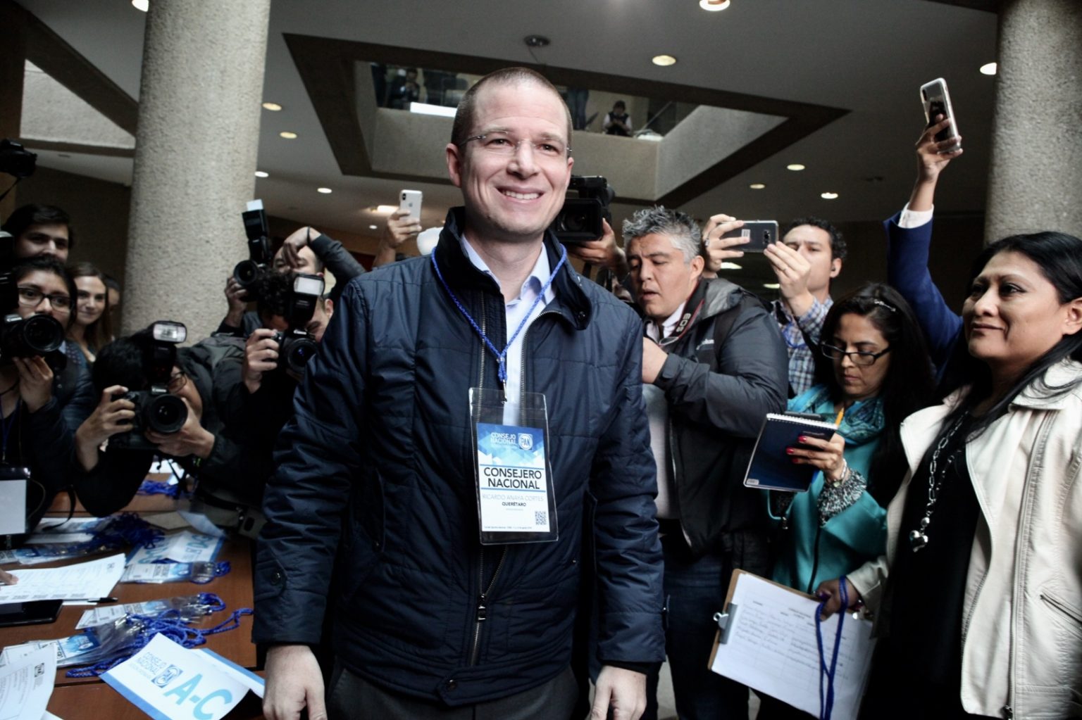 Busca AMLO reforma electoral porque no es el más popular y Morena no es invencible: Anaya