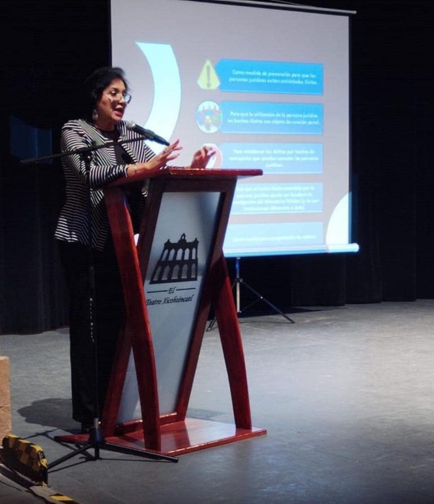 Fiscal Anticorrupción de Q.Roo imparte conferencia en Tlaxcala