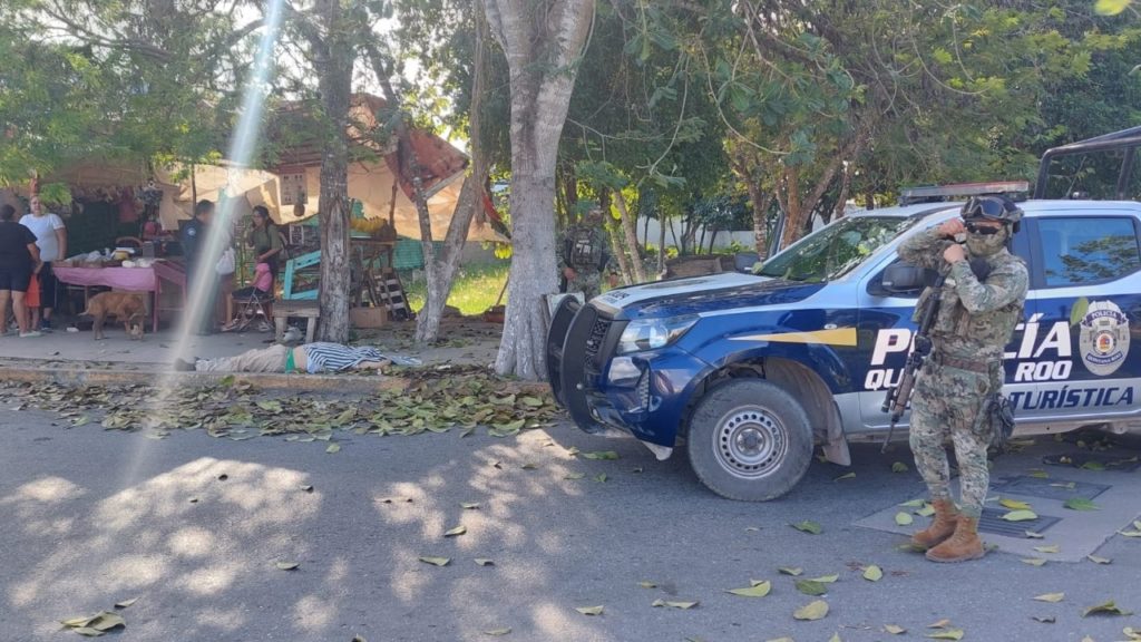 Asesinan en Cancún a un hombre que compraba fruta junto con su familia