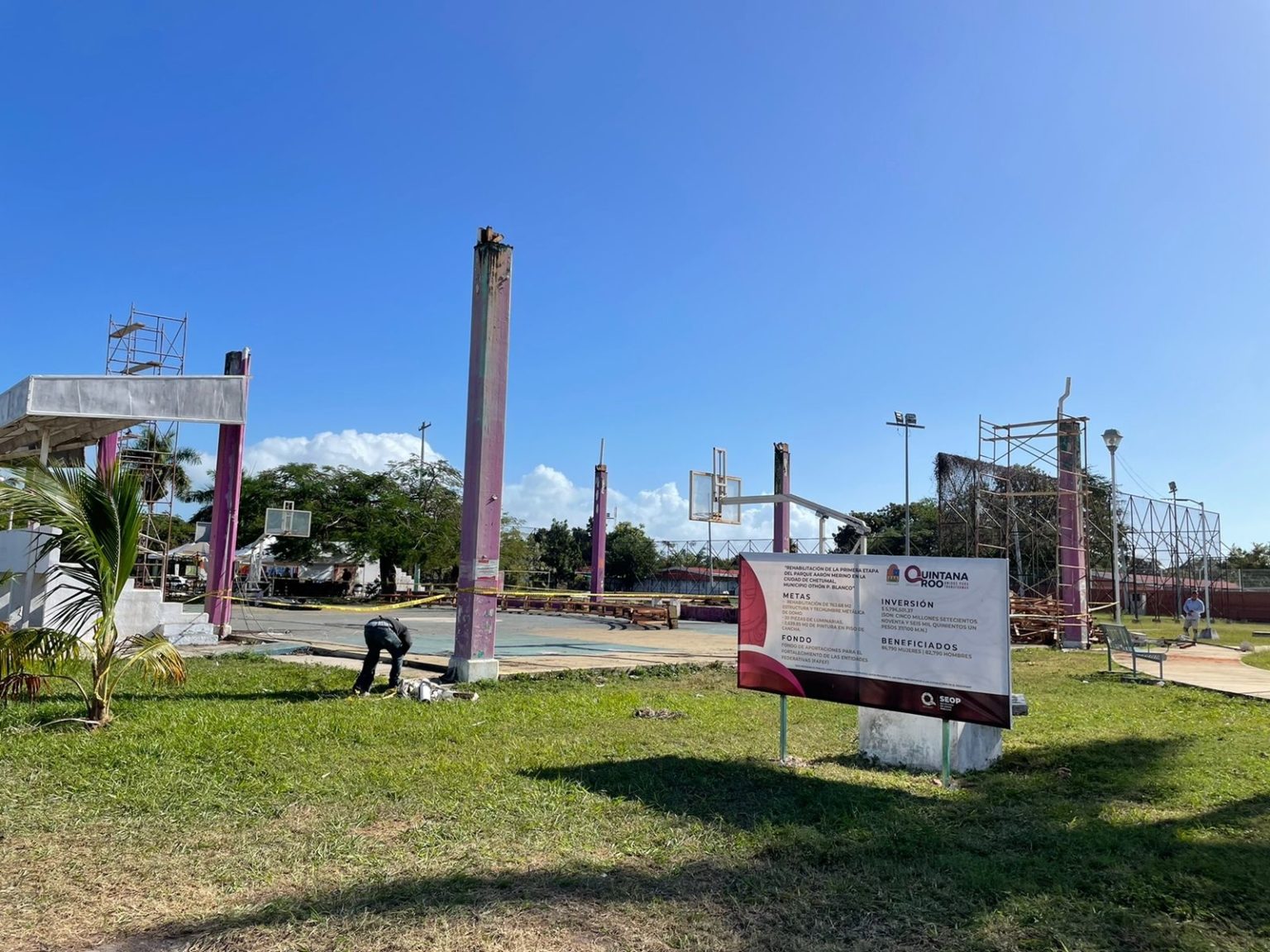 Avanzan los trabajos de rehabilitación del parque “Aarón Merino” en Chetumal
