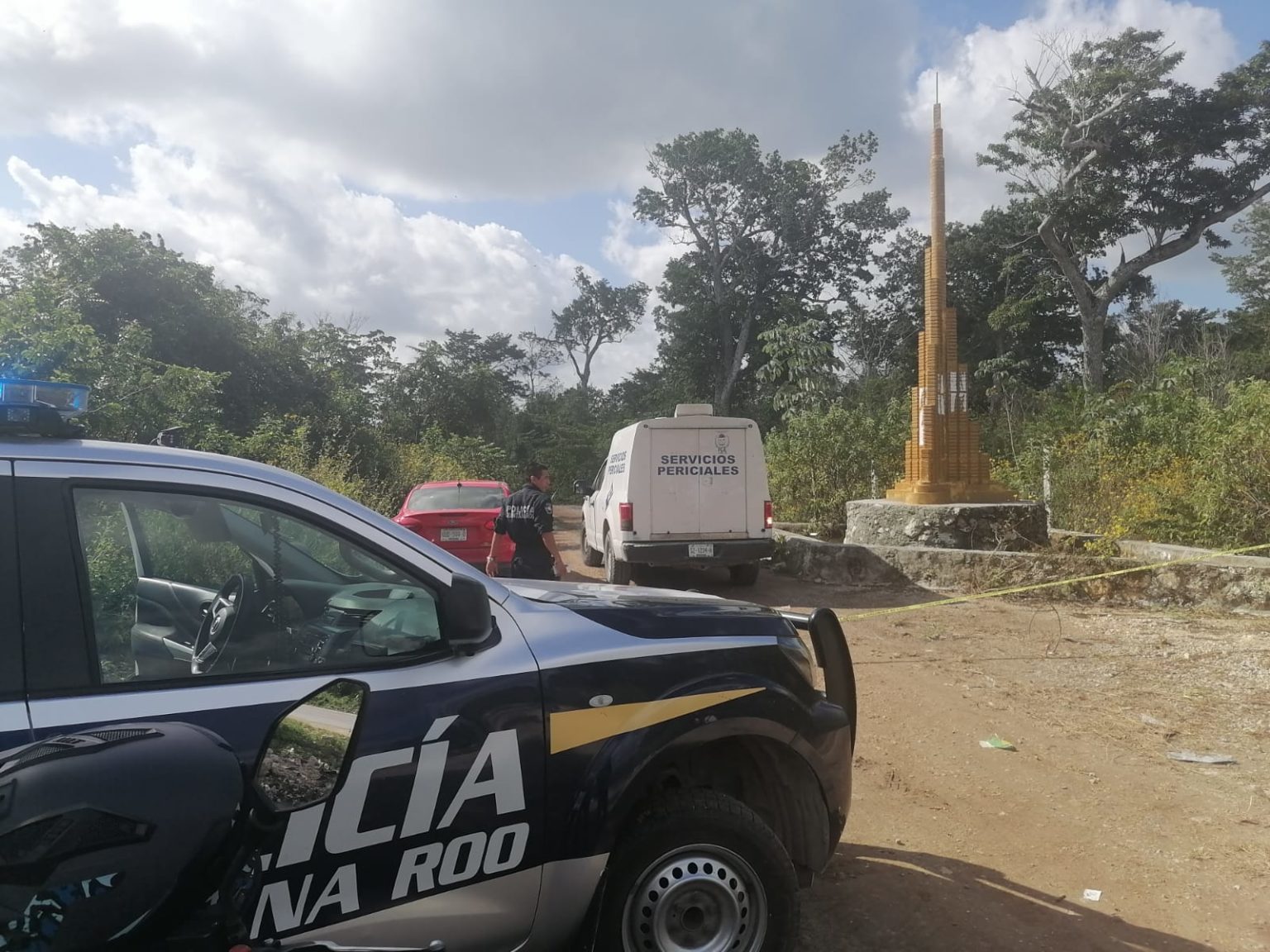 CANCÚN SIN LEY || Incendian vehículo con el cuerpo de una persona al interior