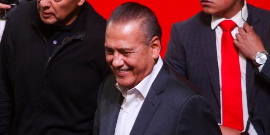 Reaparece el priista Manlio Fabio Beltrones, pero ahora de la mano del PRD