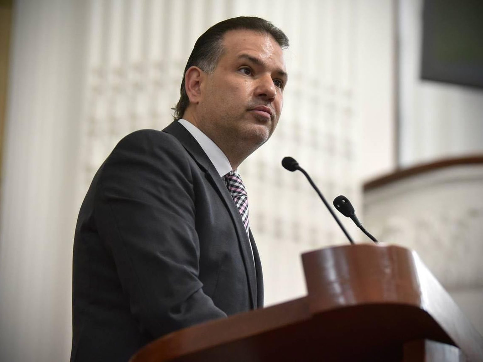 Congreso capitalino niega licencia al panista Christian Von Roehrich