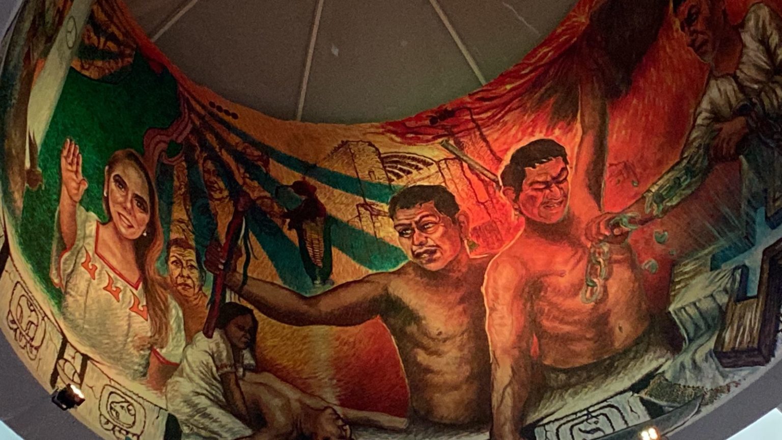 Incluyen a Mara Lezama en mural del Congreso de Quintana Roo, con los héroes del estado