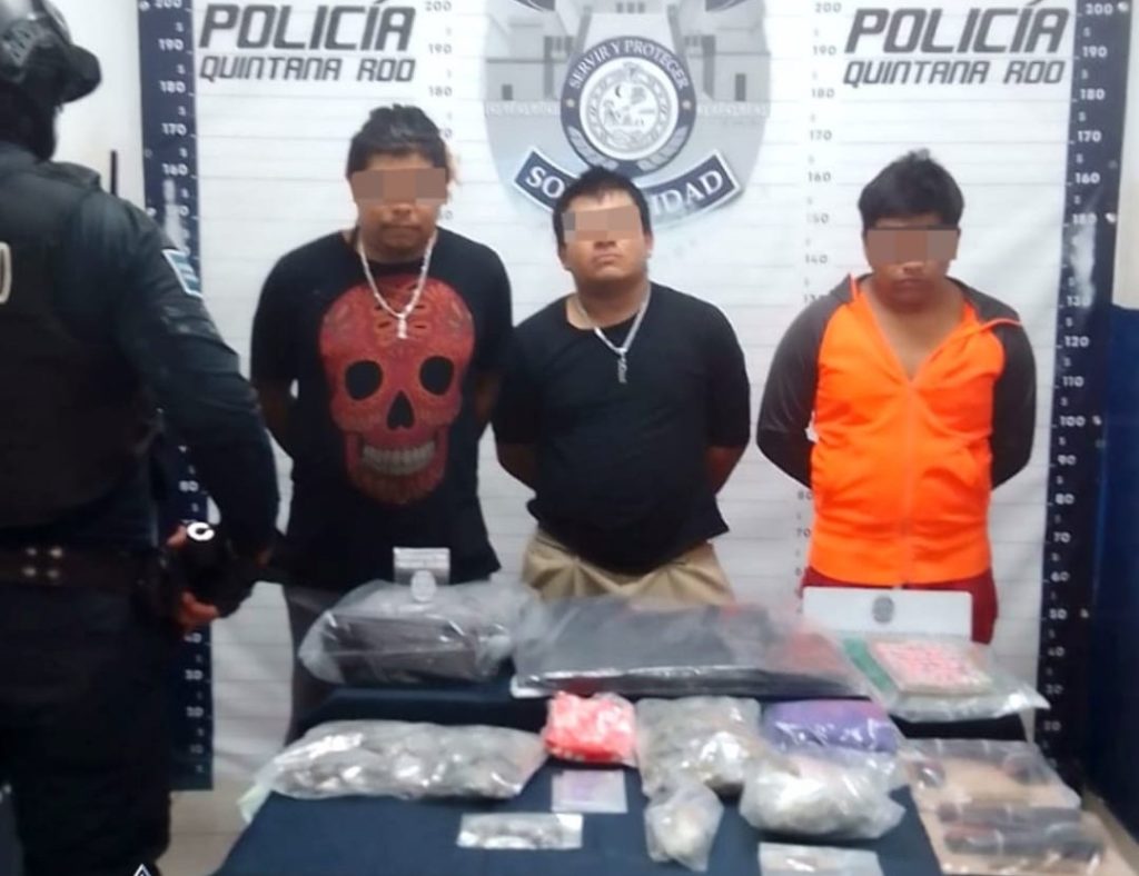 LES CONSIGNAN DOS PISTOLAS Y DROGAS || Caen tres narcomenudistas en In House en Playa del Carmen