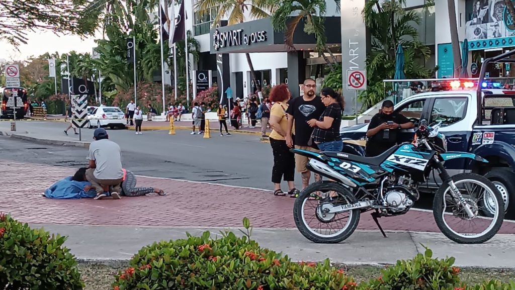 Pierde la vida al derrapar en su moto en Cancún