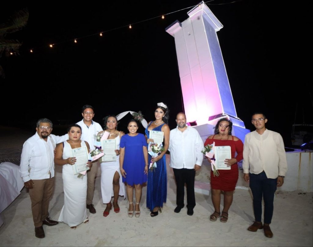 Entrega Blanca Merari Tziu actas de nacimiento de reconocimiento de cambio de genero