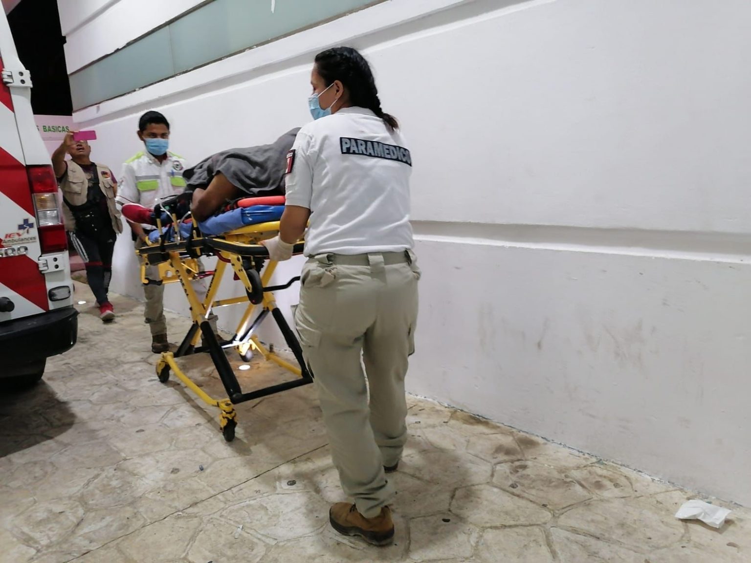 LO CAZAN AFUERA DE SU DEPARTAMENTO || Lesionan de bala a hombre en Cielo Nuevo en Cancún