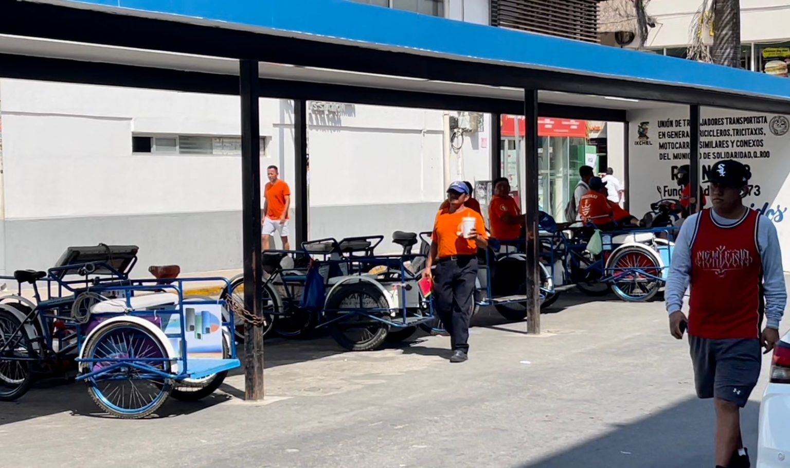 Golpea a tricicleros de Playa del Carmen aumento en el traslado de la carga en ferry