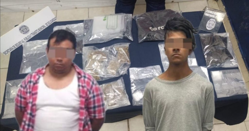 Sorprenden a dos narcomenudistas con más de 100 dosis de drogas en Playa del Carmen