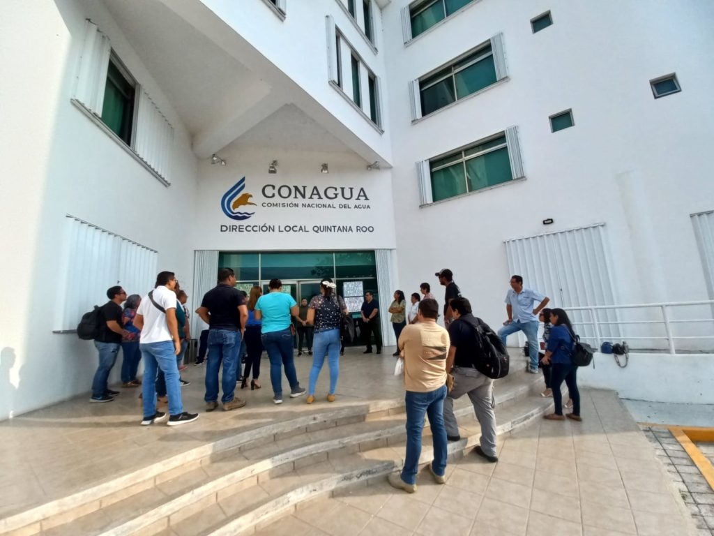 Se manifiestan trabajadores de la Comisión Nacional del Agua en Chetumal
