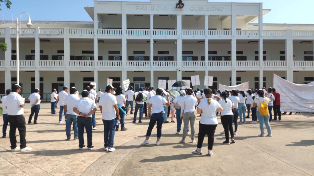 Marchan sindicatos en la capital para exigir mejoras laborales