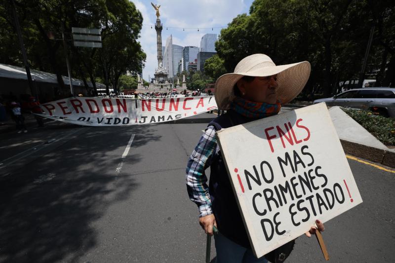 Cientos marchan en México para exigir aparición con vida de presos desaparecidos - presos-desaparecidos-marcha-familiares-cdmx-3-1024x683