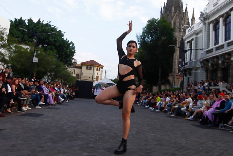 Colectivo LGBTIQ+ celebra la diversidad con un desfile de modas en Guadalajara - colectivo-lgbt-celebra-la-diversidad-con-un-desfile-de-modas-en-guadalajara-1024x685