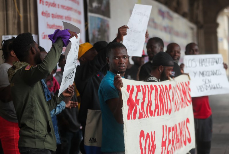 Migrantes haitianos protestan en Ciudad de México para exigir permisos de trabajo - migrantes-haitianos1-1024x688