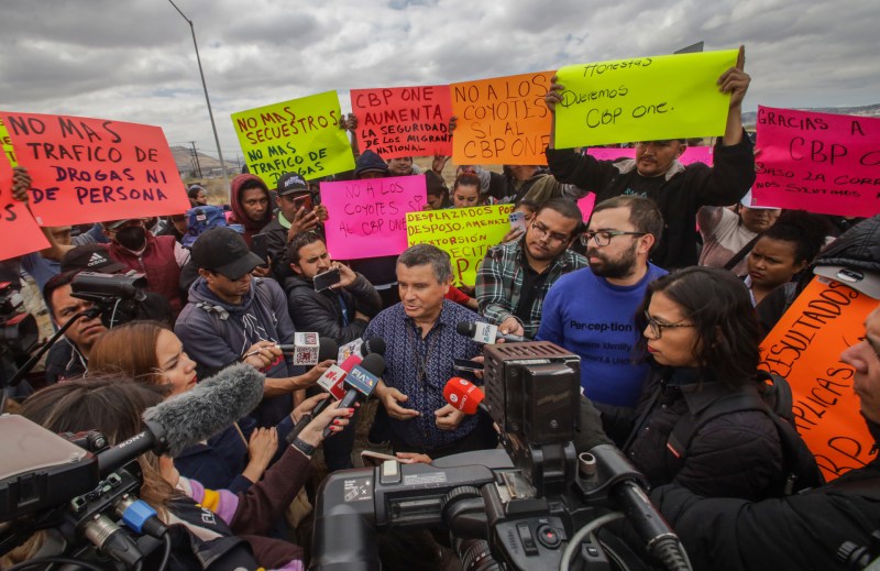 Migrantes piden en Tijuana que no se elimine aplicación CBP-One - migrantes-piden-en-tijuana-que-no-se-elimine-aplicacion-cbp-one-3-1024x665