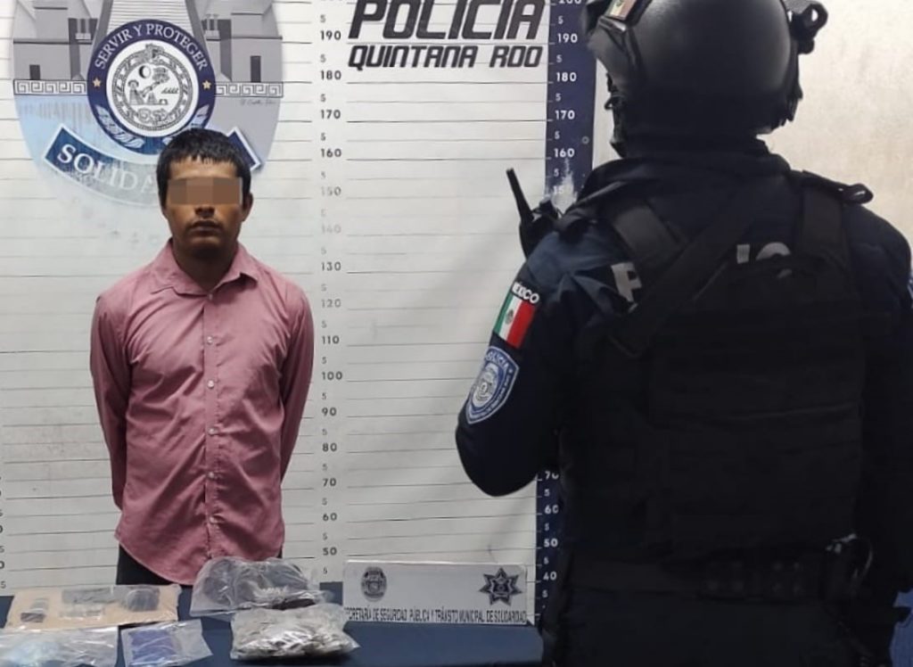 Detienen a narcomenudista en posesión de un arma y drogas en la Bellavista