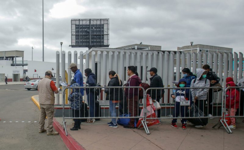 A un mes de fin de Título 42, incrementó la llegada de migrantes a la frontera mexicana - migrantes-en-frontera-de-mexico-con-eeuu-1024x630