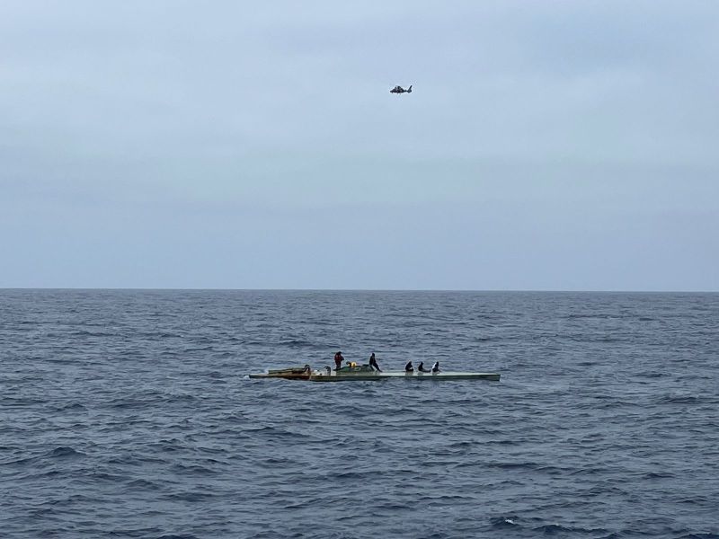 Marina intercepta semisumergible con 3.5 toneladas de droga en el Pacífico - marina-intercepta-semisumergible-con-35-toneladas-de-droga-en-el-pacifico-1024x768