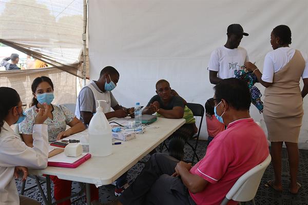 Migrantes varados en Tapachula enferman por ola de calor y desatención - atencion-medica-a-migrantes-en-tapachula