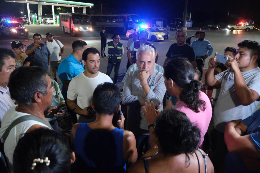 Habitantes de Cancún bloquean calles por fallas en servicio de agua
