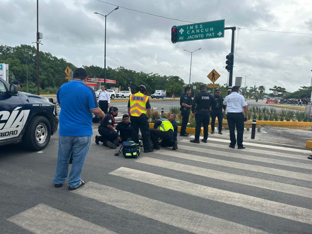 Derrapan de una motociclista y quedan maltrechos dos policías de Solidaridad