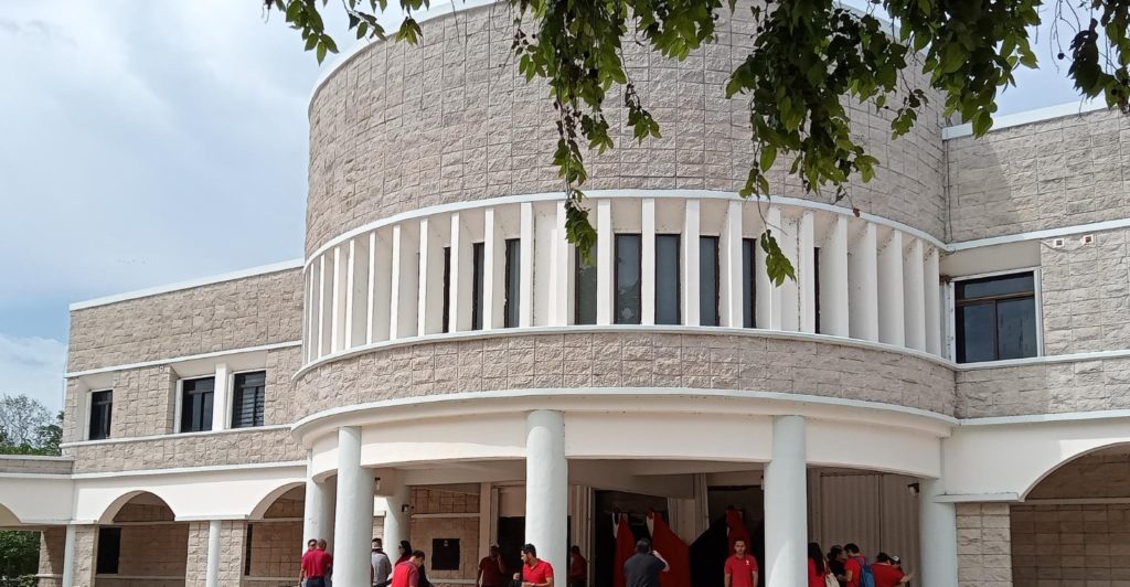 Dan a conocer nueva terna de candidatos a dirigir la UAQROO