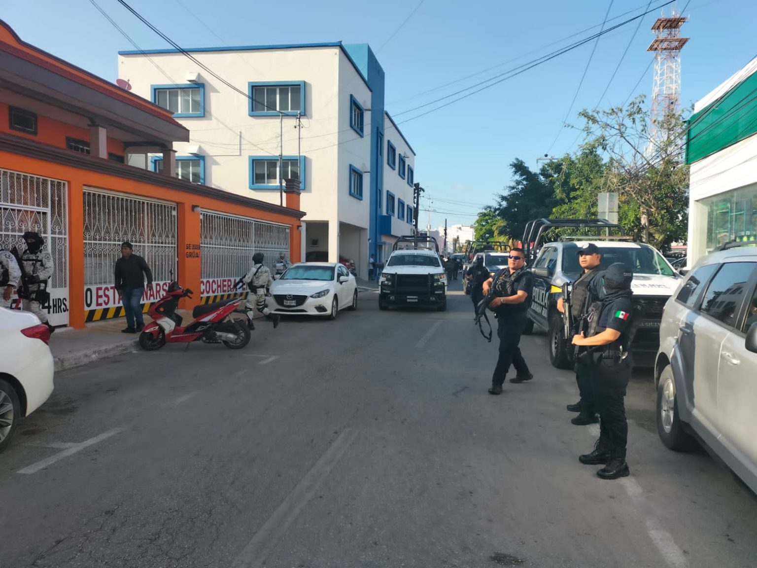 HAY DOS DETENIDOS || Rescatan a 20 niñas, niños y adolescentes en una cuartería de Playa del Carmen