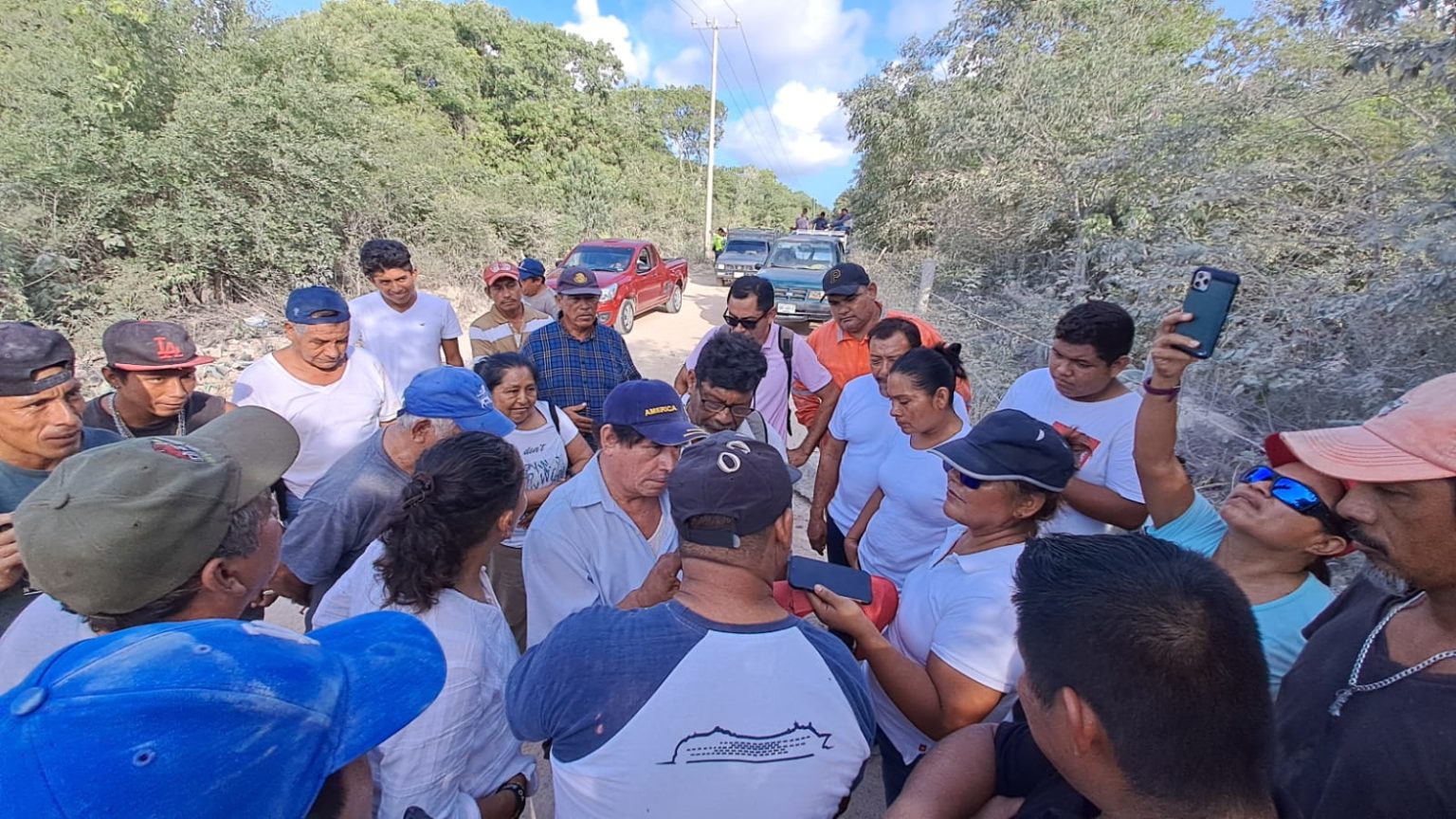 Ciudadanos bloquean acceso de proveedores de materiales y trabajadores del Tren Maya
