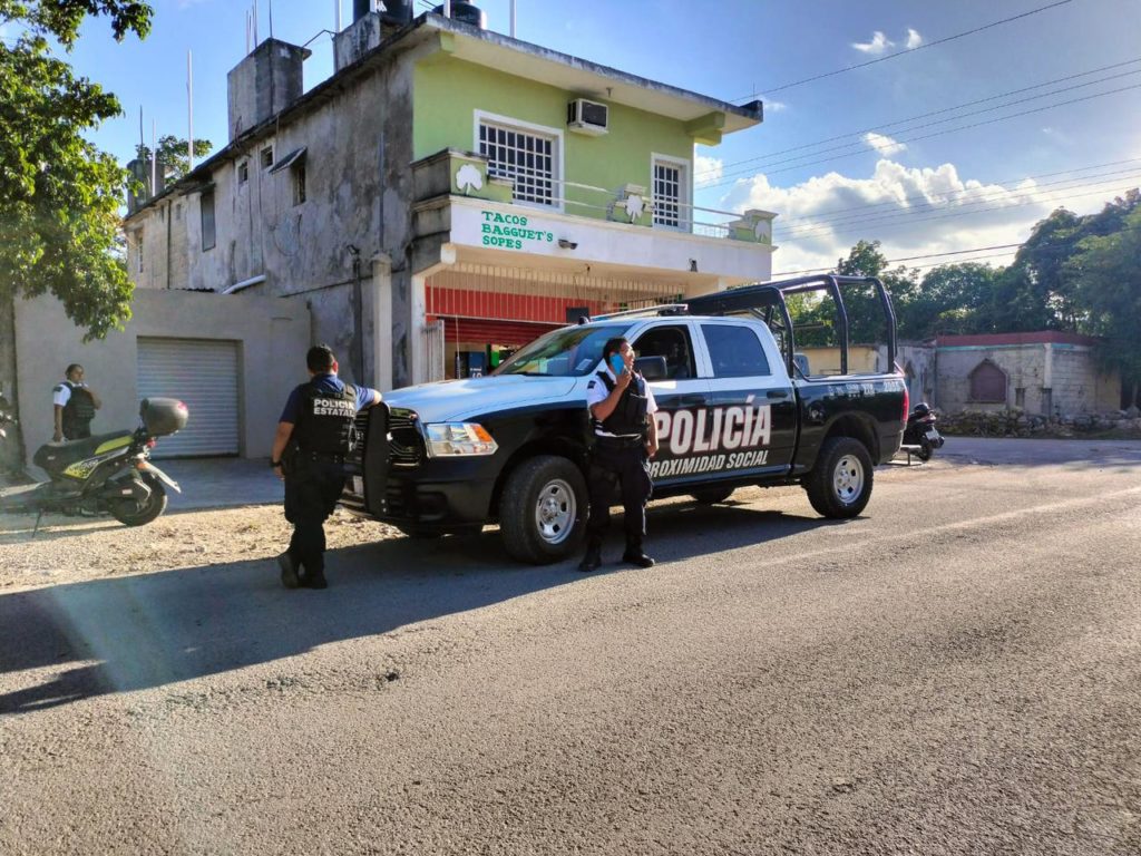 Desquiciado sujeto mata a machetazos a un perrito en Carrillo Puerto