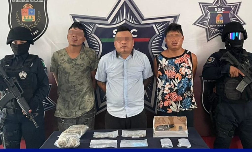 Paseaban encapuchados con armas, drogas y una BMW en Cancún