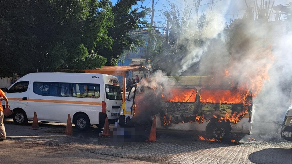 Asesinato de choferes paraliza el transporte público en Chilpancingo - asesinato-de-chofer-y-quema-de-transporte-publico-en-chilpancingo-1024x576