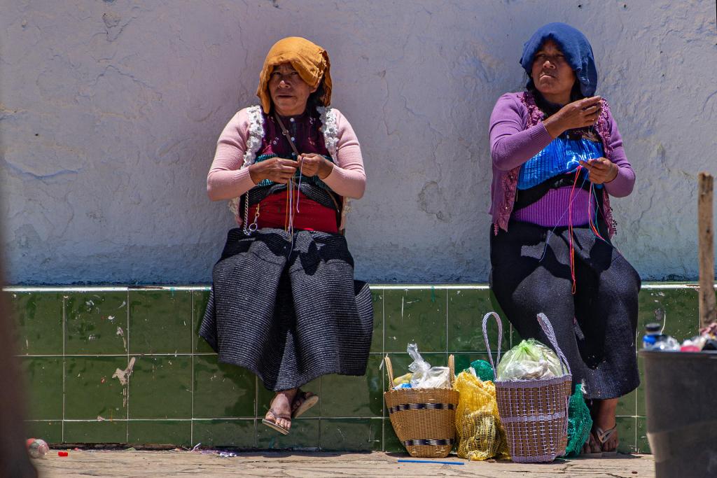 Creciente conflicto armado sella el Día de los Pueblos Indígenas en México - mujeres-indigenas-tzotziles-de-mexico-1024x683