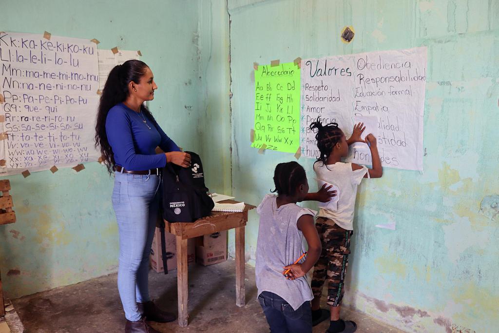 Maestra hondureña abre escuela para hijos de solicitantes de asilo en Tapachula, Chiapas - maestra-hondurena-mayuri-ramirez-escuela-tapachula-ninos-migrantes-asilo-2-1024x683