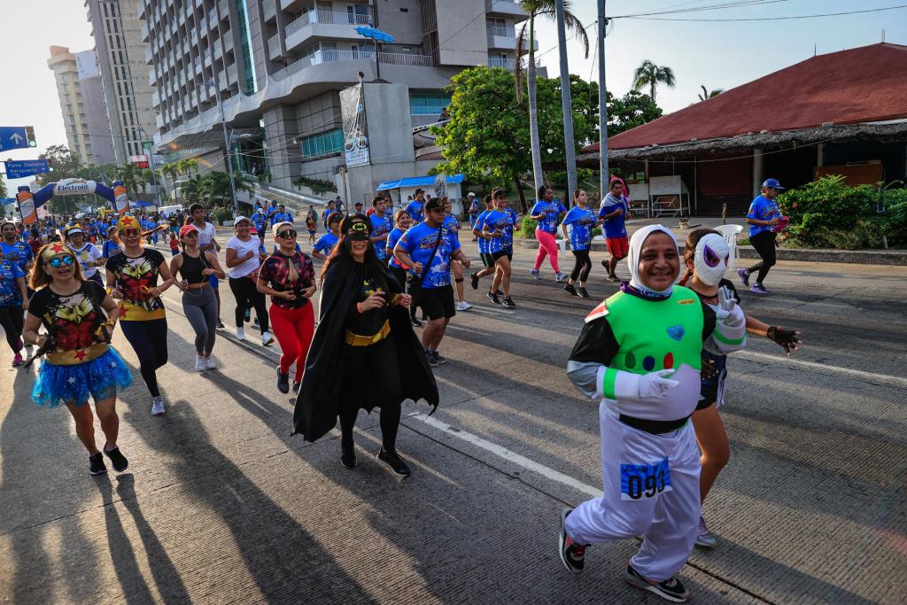 Superhéroes corren en Acapulco para recaudar fondos contra el cáncer infantil - 4ta-carrera-heroes-contra-el-cancer-1024x683