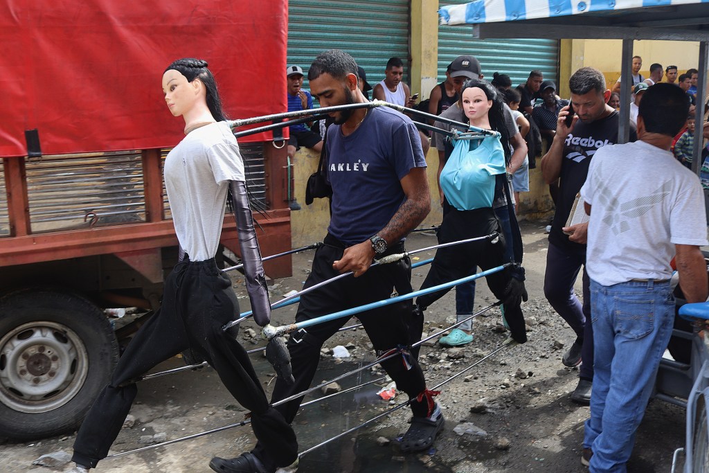 Yesica y Catalina, las muñecas danzantes que acompañan a migrantes en el sur de México - yesica-y-catalina-las-munecas-danzantes-que-acompanan-a-migrantes-en-el-sur-de-mexico-3-1024x683