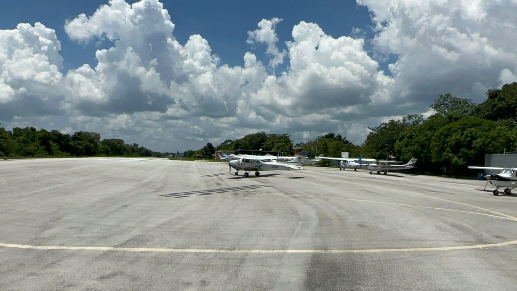 Analizan puesta en operaciones de la aeropista de Puerto Aventuras, la de Playa del Carmen ya es un riesgo