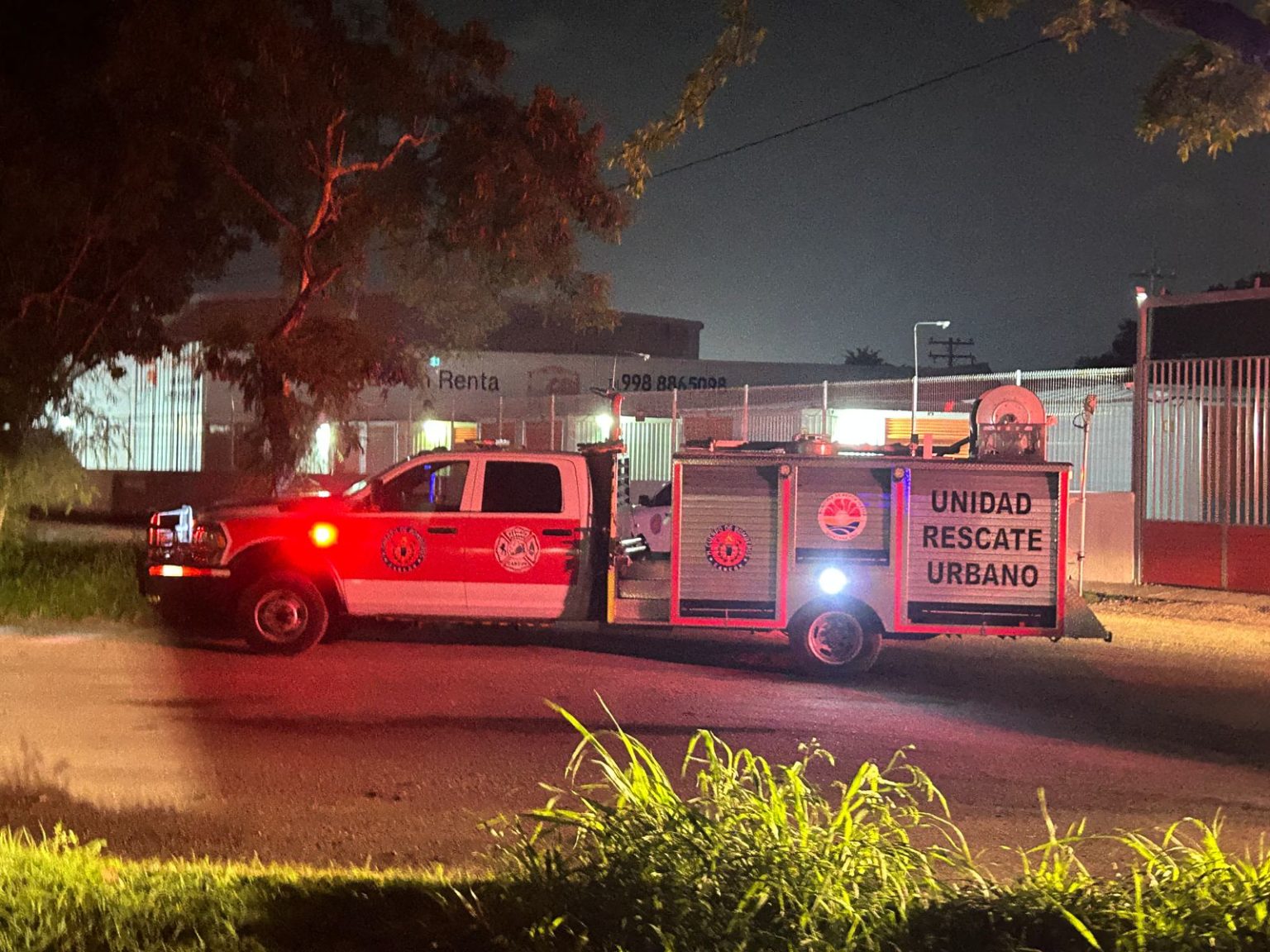 Por fuga de amoniaco cierran la avenida Chichen Itzá de Cancún