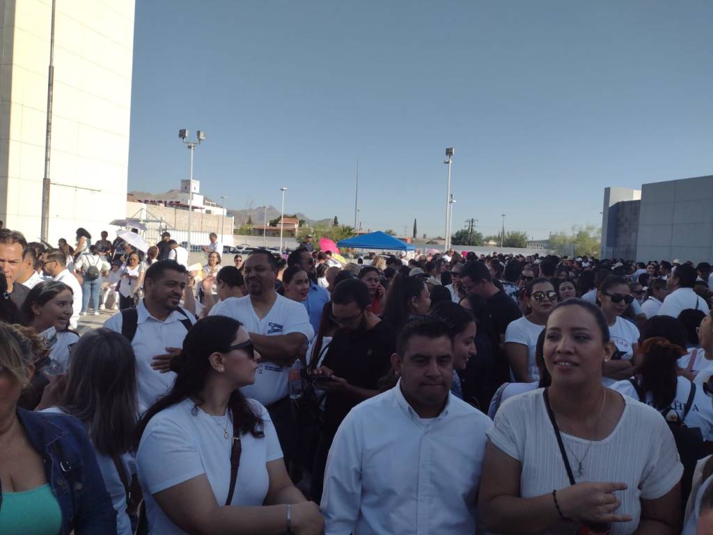 Maestros de Chihuahua exigen libros de texto gratuitos con marcha - protesta-de-maestros-en-ciudad-juarez-para-la-entrega-de-libros-de-texto-gratuitos-1024x768