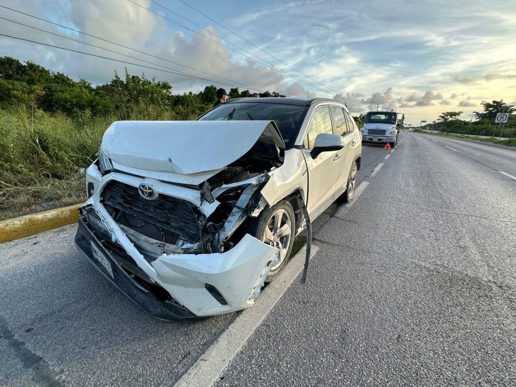Desbarata joven conductor su auto al creerse “rápido y furioso”