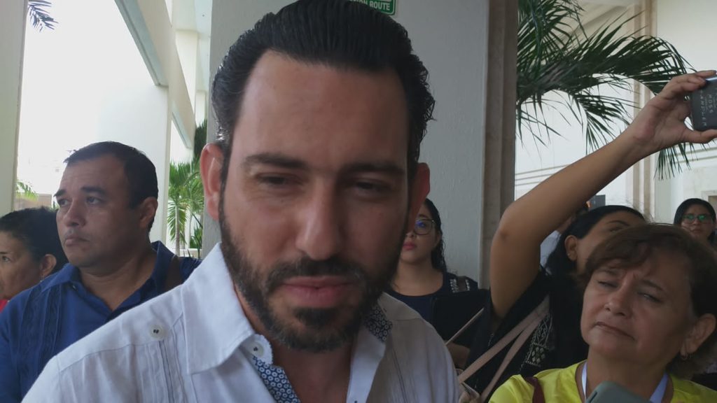 Secretaria de turismo pide a ASUR poner alto a enfrentamiento entre transportistas en la terminal aérea de Cancún